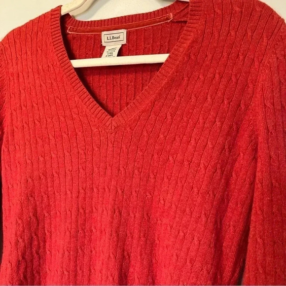 L.L. Bean  cashmere cotton blend cable knit v neck sweater - Picture 3 of 4